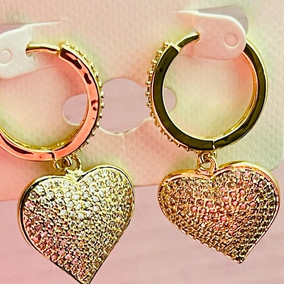 FASHION JEWELRY WOMEN'S EARRINGS DANGLING HEART COVERED IN ZIRCONIA GOLD COLOR - Picture 2 of 9